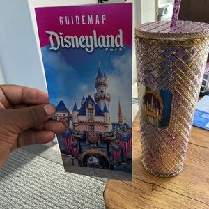 (1) NEW STARBUCKS DISNEYLAND 70TH
ANNIVERSARY VENTI SIZE PINK AND
SILER TUMBLER